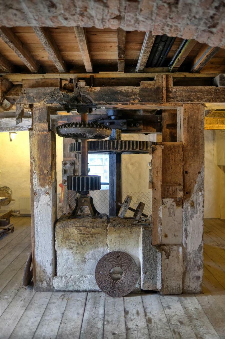 Kiln Wing, Old Corn Mill Villa บุชมิลส์ ภายนอก รูปภาพ